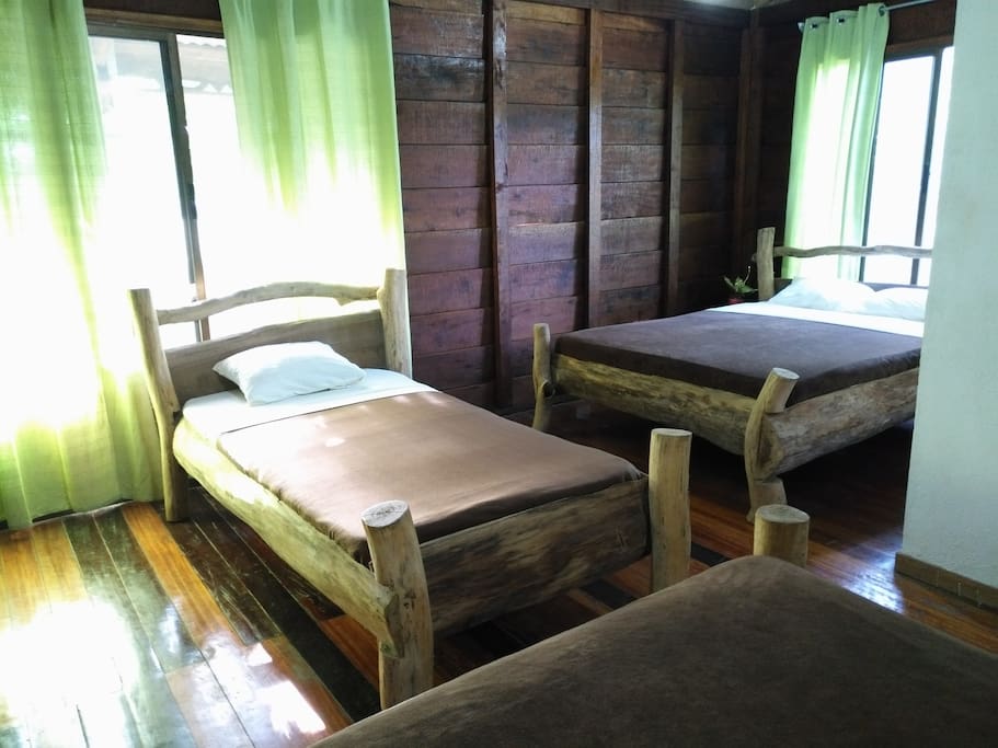 200934C6-B784-4135-8D51-FE5DC73263A9